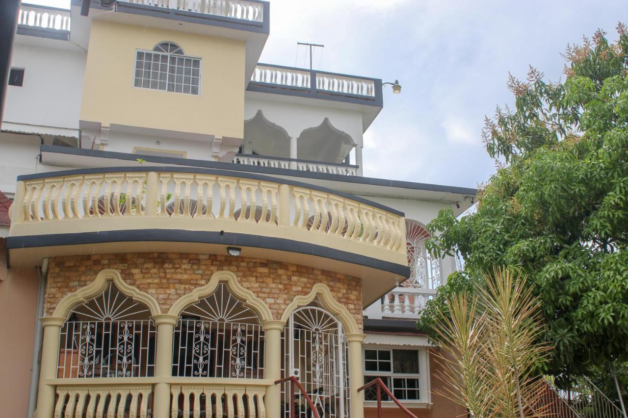 Van Villa Guesthouse เนกริล ภายนอก รูปภาพ