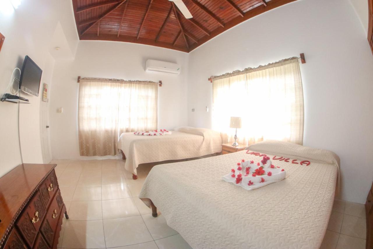 Van Villa Guesthouse เนกริล ภายนอก รูปภาพ