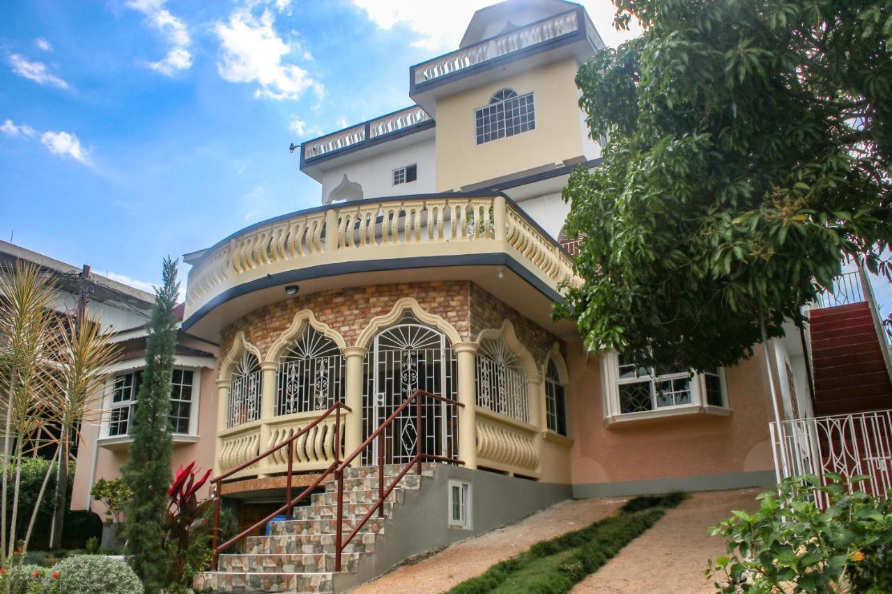 Van Villa Guesthouse เนกริล ภายนอก รูปภาพ