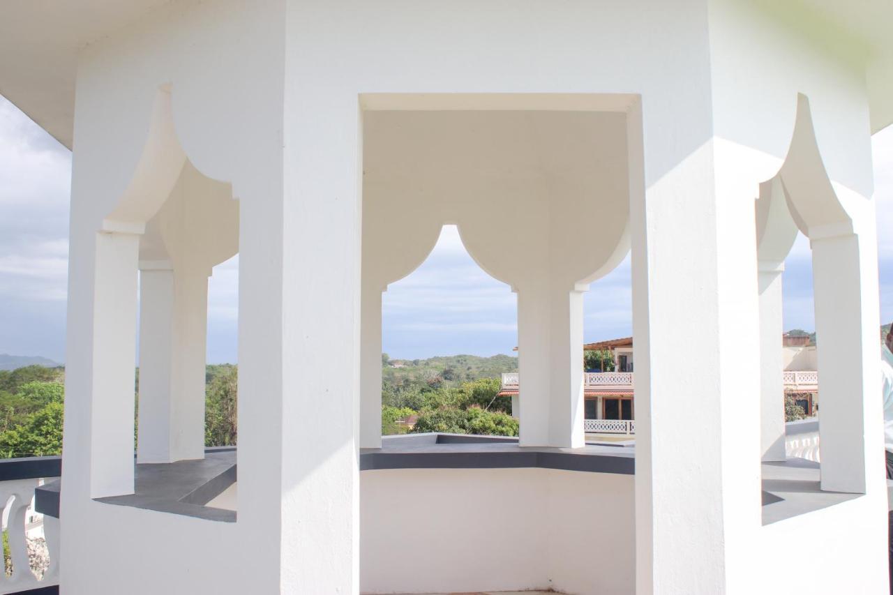 Van Villa Guesthouse เนกริล ภายนอก รูปภาพ